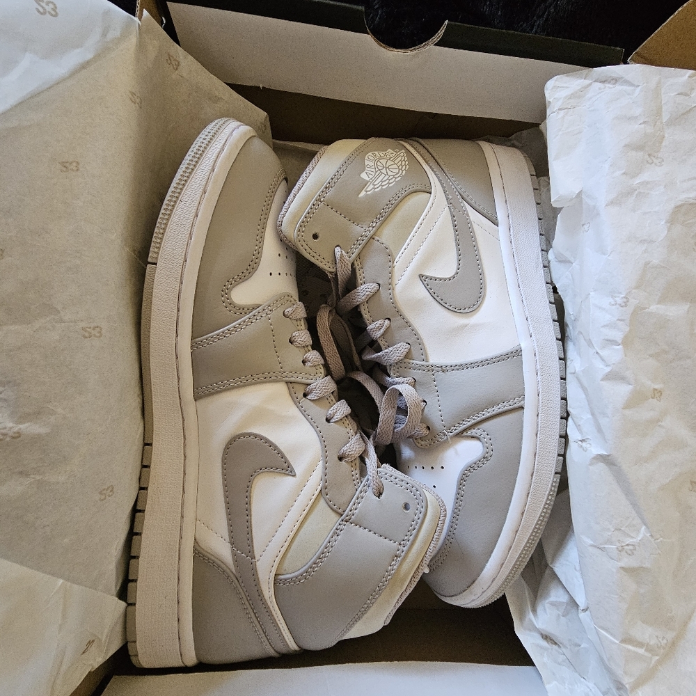 Air Jordan 1 Mid Men 9.5 college grey/Light bone white